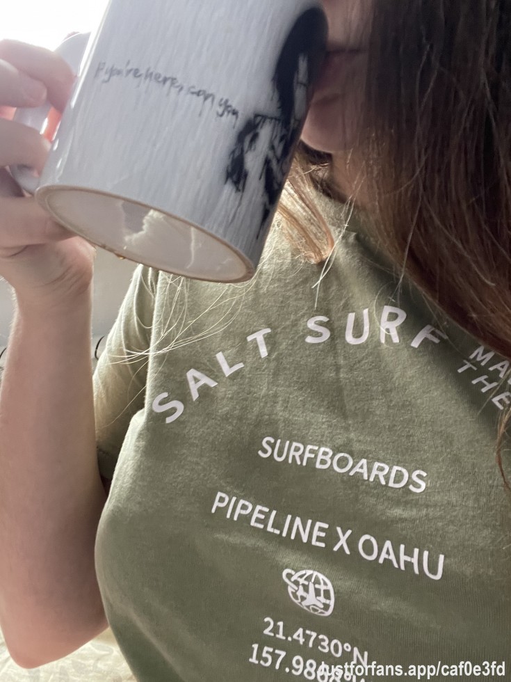 Is there something better than coffee that invigorates in the morning?
Of course there is , it's sexy body and muffled moans 🥵💕