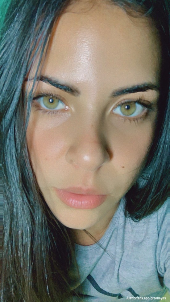 Honey eyes 😱