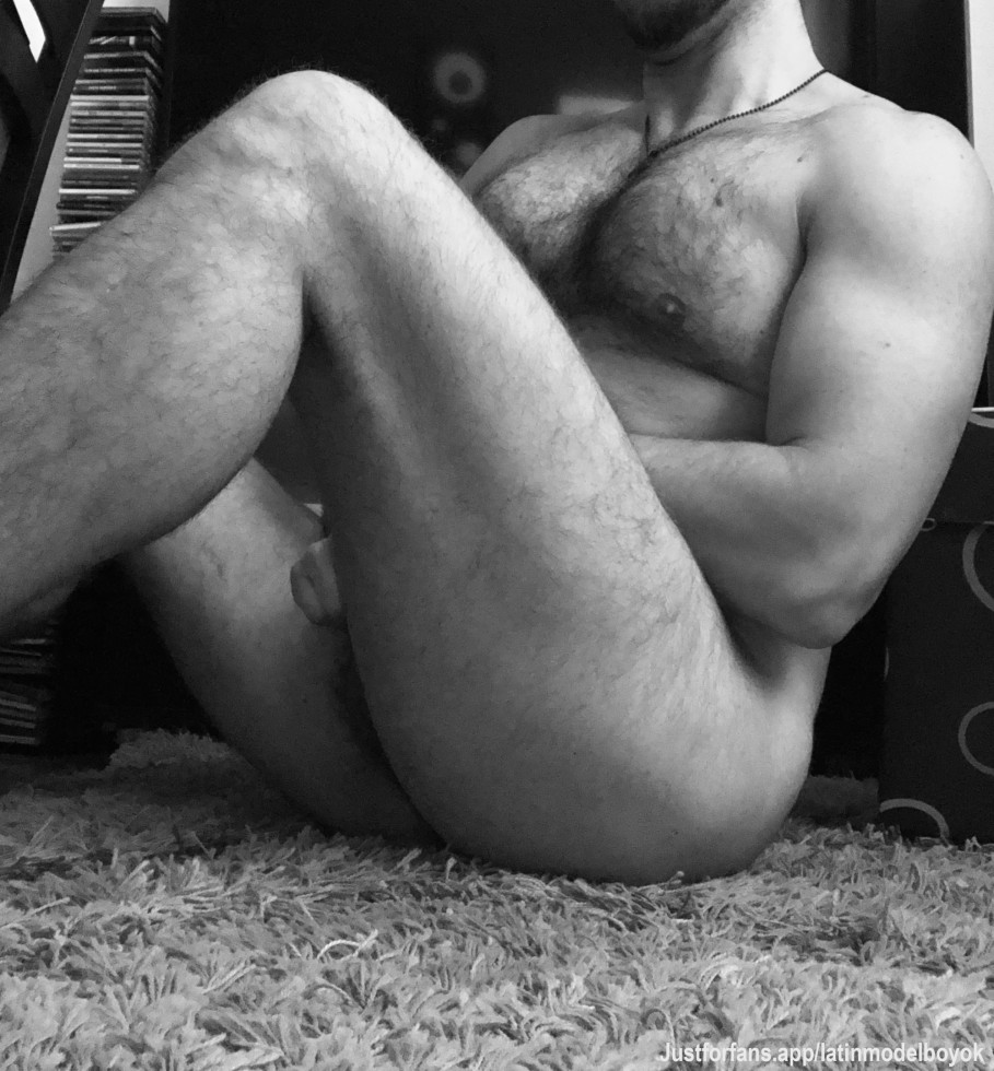 Esperandote en el piso.

Waiting for you on the floor.