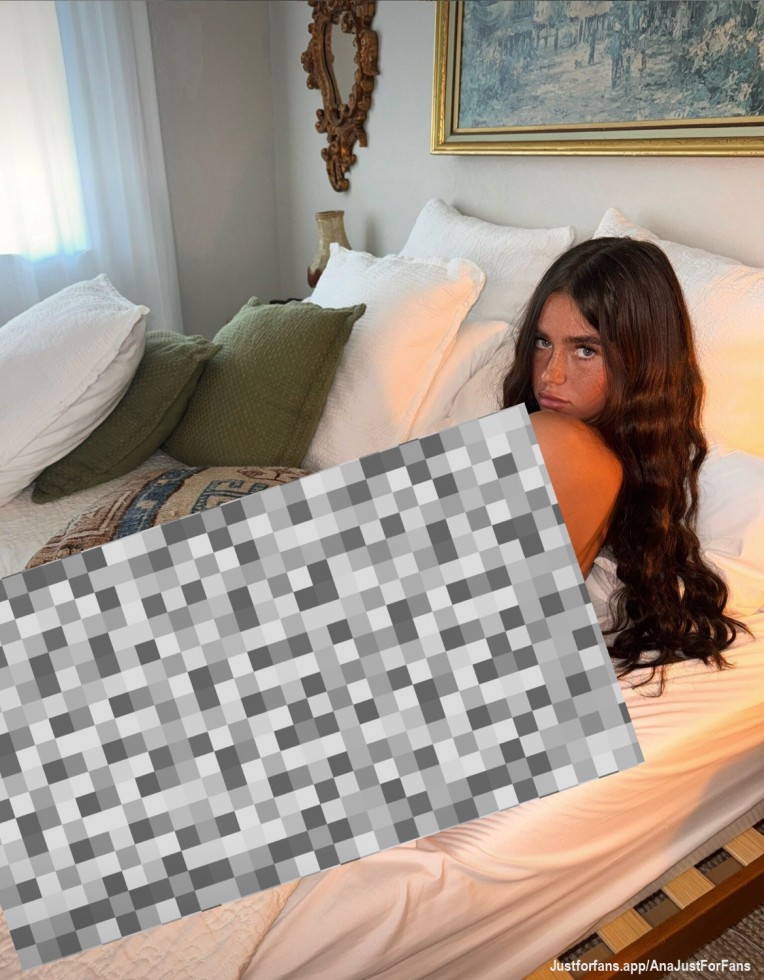 Bebe subscríbete y veras esta y muchas mas fotitos mías desnuda… 🔥