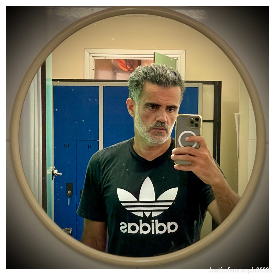 Gym mirror selfie