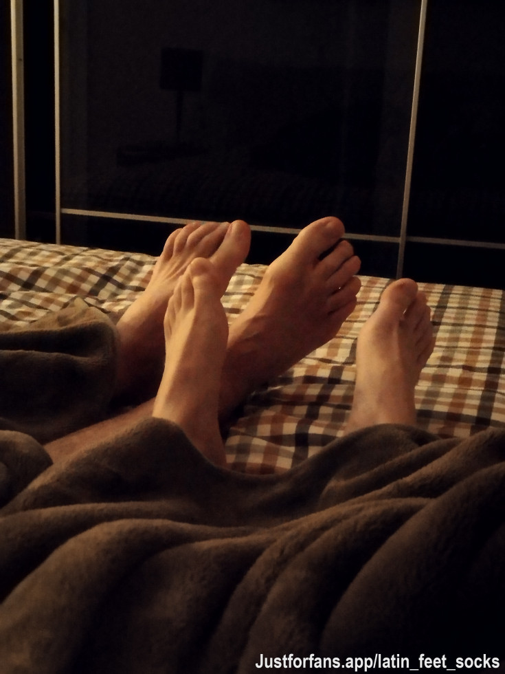 Cold nite with a hot guy 🔥🔥🔥

#feet #toes #foot #soles #feetmodels #footfetish #footfetishnation #legs #feetgram #feetlovers #cutefeet #feetporn #prettytoes #pies #feetlover #feetpic #barefeet #feetworship #prettyfeet #pedicure #heels #feetpics #sexyfeet #socks #feetfetishworld #instafeet #malefeet #highheels #solesandtoes #barefoot