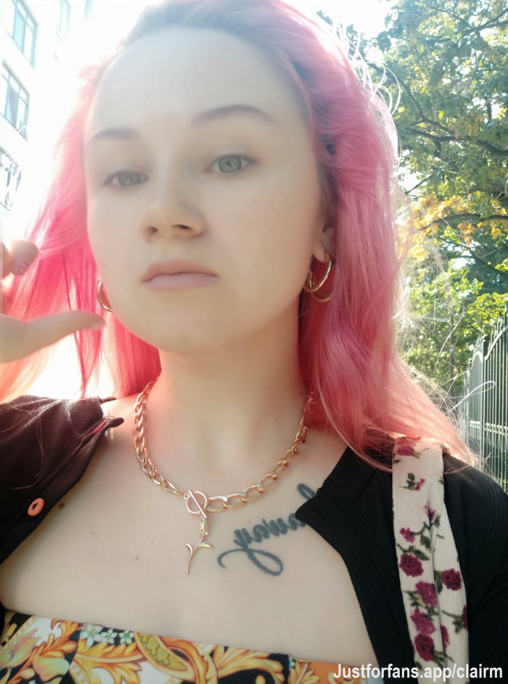 😗