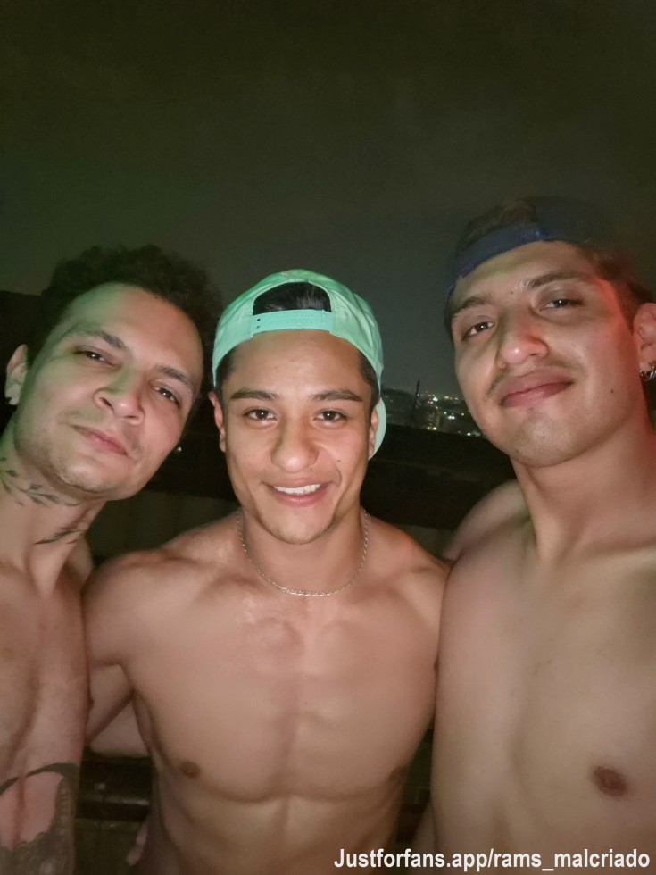Ya esta disponible en mis plataformas la colaboración con @Grajams1 y con @Daniel_rufian!
🥵😈🔥