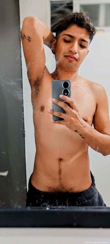 Dan ganas de preñar un culito antes de dormir.
😈🤤