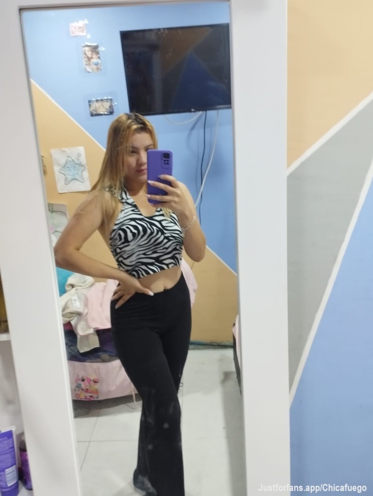 Desvísteme con la mirada, escríbeme lo que deseas!!