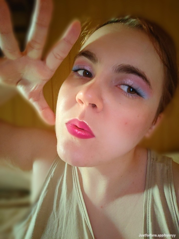 Bright make up
