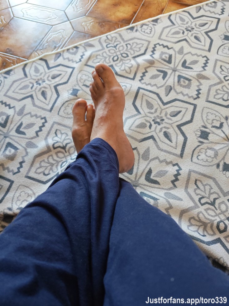 Suck feet