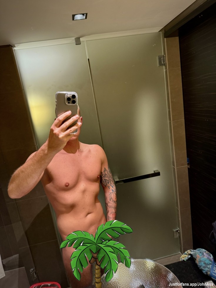 Subscribe for uncensored 🌴💦🍆
Shower